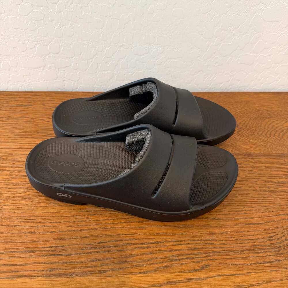 OOFOS OOahh Recovery Slide Sandals Black Size Men's 7 / Women's 9